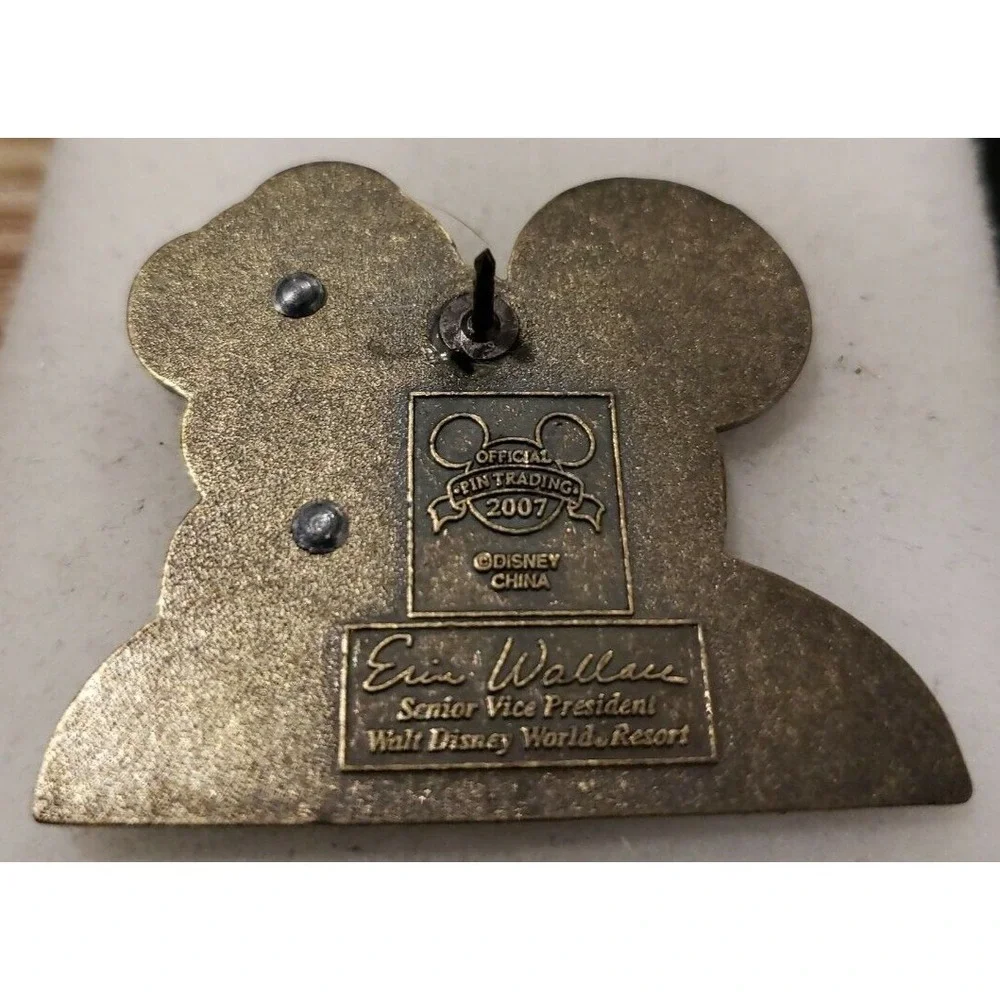 Disney Pin B020 RARE MICKEY‎ MOUSE LEADERSHIP CAST MEMBER AWARD 2007